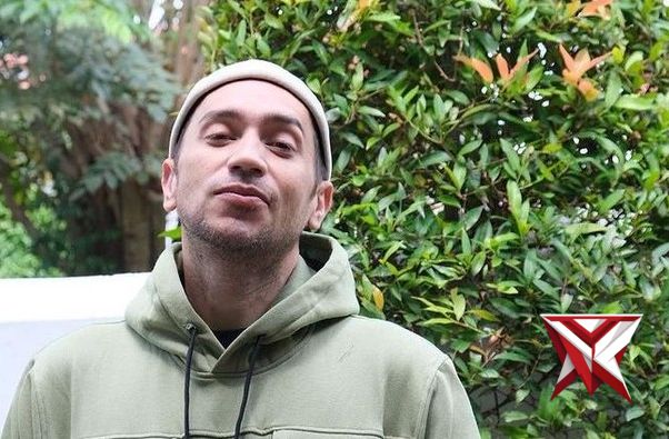 Kecelakaan Horor Gary Iskak Tabrak Pohon hingga Terpelanting dari Motor