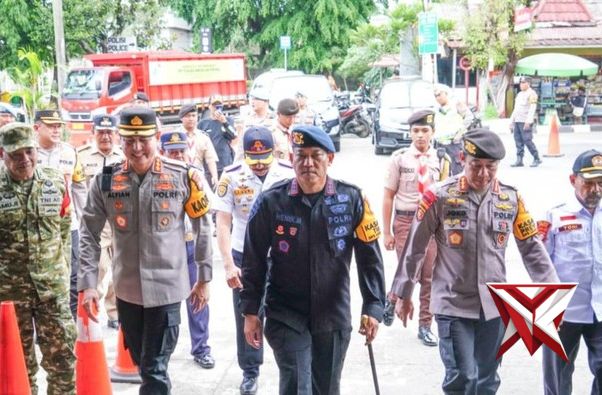 Brimob Polda Metro Cek Pospam untuk Pengamanan Operasi Lilin Jaya 2025