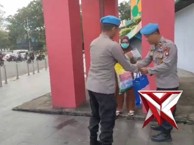 Bantuan Sosial Subbid Paminal Bidpropam Polda Kalbar - PoliceTube