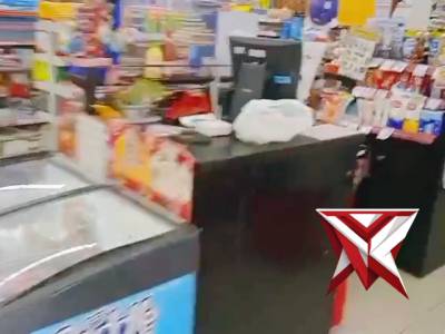 Anggota samapta Polsek Waru sambang di Alfamidi Tropodo - PoliceTube