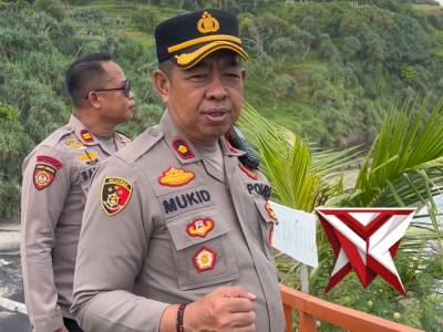 Wakapolres Pacitan melaksanakan pengecekan kesiapan pengamanan di sejumlah obyek wisata guna memasti - PoliceTube