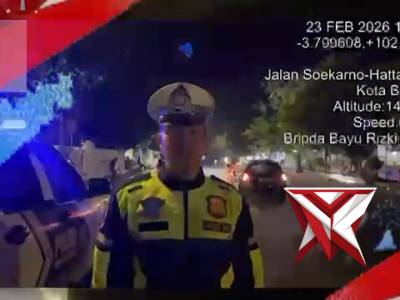 Edukasi dan Aksi Sosial, Satlantas Polresta Bengkulu Bagikan Takjil kepada Pengendara

Personel Satu