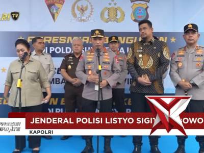 KAPOLRI LEPAS 22 KONTAINER BANTUAN UNTUK KORBAN BENCANA SUMATERA polri polisipenolong - PoliceTube
