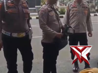 Personil Polsek Sekayu Melaksanakan Jumat Berkah Di Jalan Sekayu - PoliceTube