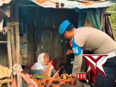 Personil si propam melaksanakan giat Jum'at berkah - PoliceTube