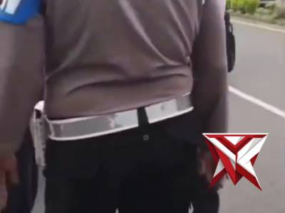 Personil Polsek Sekayu Melaksanakan Jumat Berkah Di Jalan Sekayu