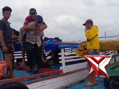 Pengamanan & Edukasi Keselamatan Laut oleh Sat Polairud di Pelabuhan Rakyat Dobo