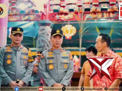 Kapolda Sumsel Irjen Pol. Sandhy Nugroho bersama Wakapolda Sumatera Selatan meninjau perayaan Imlek - PoliceTube