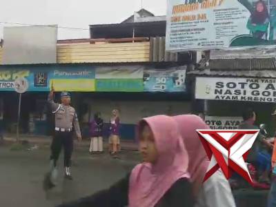 Pasar Dukun Sore Hari - PoliceTube