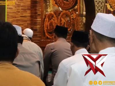 Safari Ramadhan Polres Probolinggo Kota di Masjid Agung Kota Probolinggo - PoliceTube
