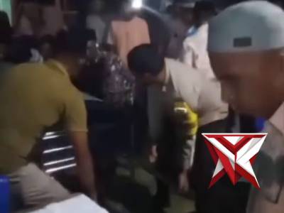 Wujud Belasungkawa, Kapolsek Mangoli Timur bersama Personil Hadiri Pemakaman Ibunda Personil Polsek - PoliceTube