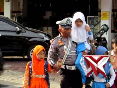 Polantas Polres Jember peduli pelajar