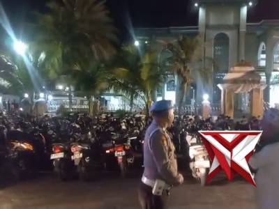 Bhabin  Polsek Ujungpangkah Giat Patroli Jaga Tarawih*