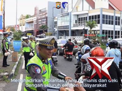 BERBAGI TAKJIL Pelaksanaan giat Polantas Menyapa Berbagi Takjil - PoliceTube