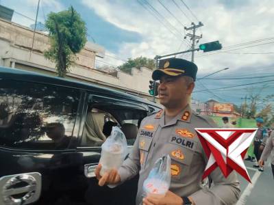 Kapolres Temanggung berbagi takjil