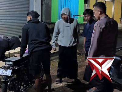 Melaksanakan dialogis dengan masyarakat