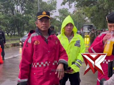 Polrestabes Bandung Melaksanakan Pengamanan Pertandingan ISL antara Persib VS Borneo FC - PoliceTube