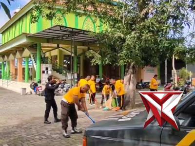 POLSEK BALONGPANGGANG: GERAKAN INDONESIA ASRI