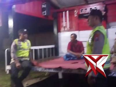 Polsek ngariboyo patroli pembinaan poskamling di desa sumberdukun - PoliceTube