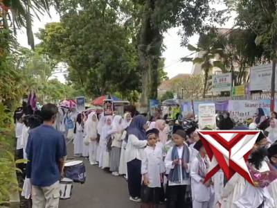 Anggota Polsek Lawang laksanakan pengamanan pawai SDI Ar Rahman Kel. Lawang dalam rangka Ramadhan - PoliceTube