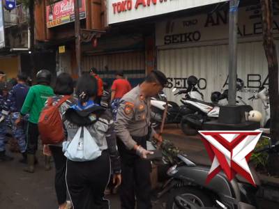 Karya Bakti Bersih Pasar Pasca Banjir