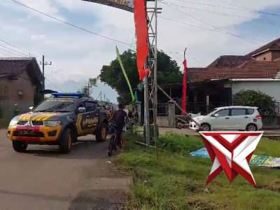 Pengamanan rombongan ziarah makam NU - PoliceTube