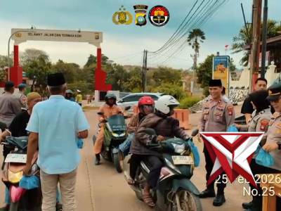 Berbagi Takjil Kepada Masyarakat Wilayah Hukum Polsek Nongsa - PoliceTube