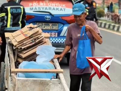 Jumat Berbagi Yang dilakukan Sat Lantas Polres Muba - PoliceTube