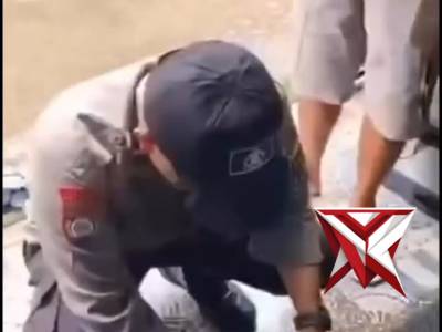 Bhabinkamtibmas desa Ciluncat Polsek Cangkuang Polresta Bandung Borong Dagangan Jagung