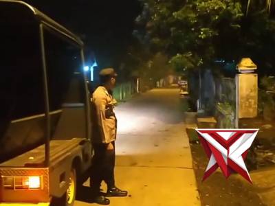 Patroli malam perkampungan Desa Wonoploso, Kec. Gondang.