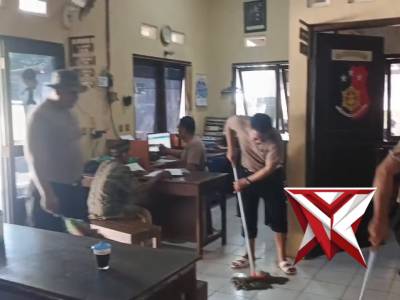 Bersih Pangkal Sehat - PoliceTube