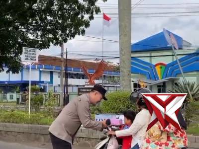 Ada yang unik didepan Mako Polsek Timur - PoliceTube