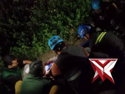 Evakuasi korban laka - PoliceTube