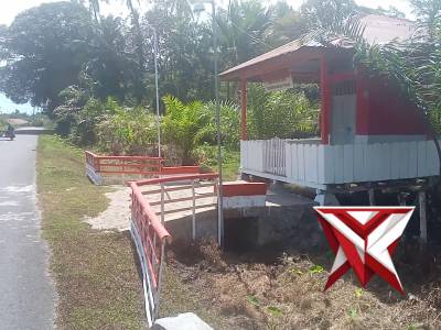 Bhabinkamtibmas melakukan pengecekan pos siskamling - PoliceTube