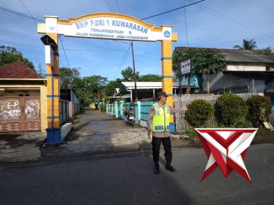 Ag pagi Polsek Kuwarasan - PoliceTube