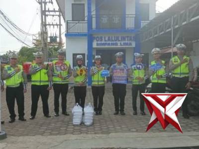 Humanis di Bulan Ramadhan, Satlantas Polresta Bengkulu Edukasi dan Berbagi - PoliceTube