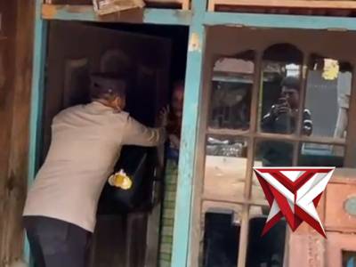 Jumat Berkah Polsek Sungai Lilin, Berbagi Kebahagiaan - PoliceTube