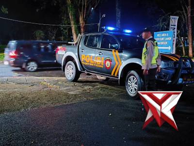 Patroli dialogis malam hari