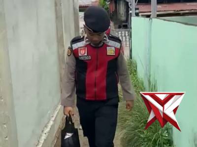 Personil Sat Samapta Polres Muba Melaksanakan Jumat Berkah di Wilayah Sekayu - PoliceTube