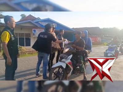 Polsek pampangan OKI, melaksanakan pembagian takjil