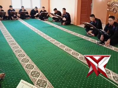 Personel Kompi 2 Batalyon C Pelopor Satbrimob Polda Sumsel Melaksanakan Giat Tadarus Al-quran