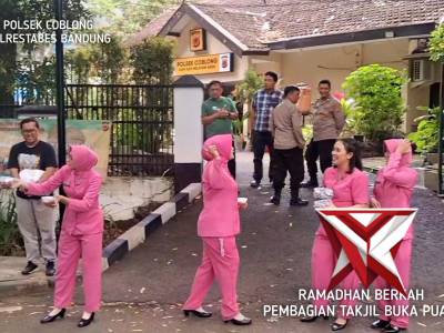 PEMBAGIAN TAKJIL BUKA PUASA UNTUK MASYARAKAT