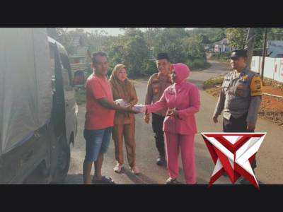 KAPOLSEK, PERSONIL DAN IBU BHAYANGKARI POLSEK TALANG PADANG