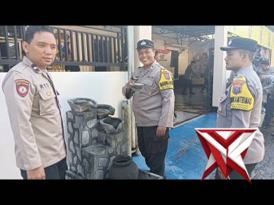 Giat bersih bersih kantor Polsek Sukomanunggal