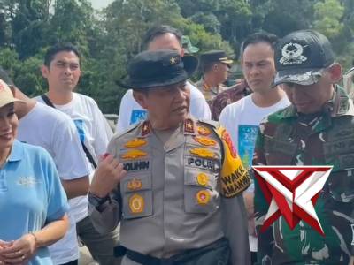 WAKAPOLDA SUMBAR BERSAMA STAF KEPRESIDENAN TURUN LANGSUNG MENGAWAL SEKALIGUS MENYALURKAN BANTUAN SOS