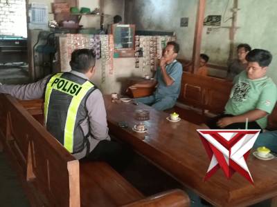 Dialogis dengan pemuda di warkop