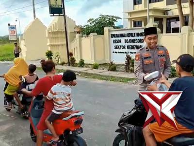 BERBAGI TAKJIL POLSEK KEDEWAN