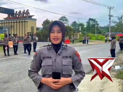 Berbagi takjil Polwan Polda Papua Barat bersama Polresta Manokwari