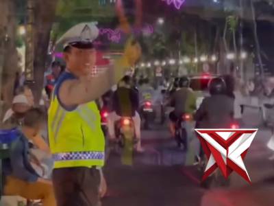 kehadiran petugas Satlantas Polrestabes Surabaya