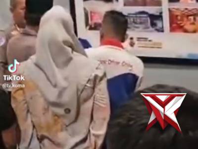 Kapolri Listyo sigit prabowo menyambangi kedai ado presisi, sebuah ruang sederhana yang berada disam